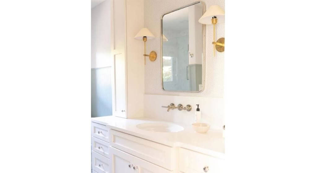 Hackney Single Sconce Brass Trenzseater